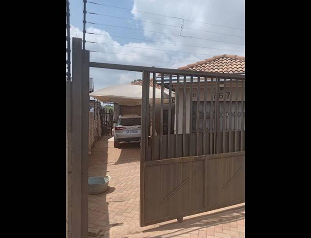 3 BEDROOM HOUSE FOR SALE IN CLOVERDENE